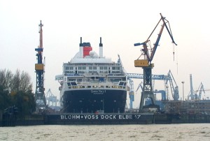 Queen Mary 2 inside Dock Elbe 17