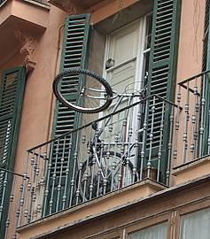 Fahrrad auf Balkon