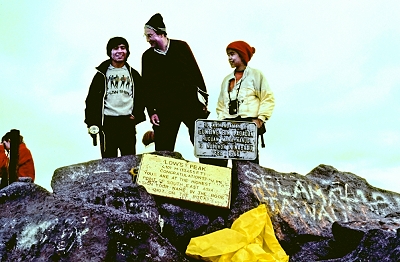 Kinabalu, 3 Wanderer auf dem Gipfel
