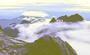 Kinabalu - Gipfelblick Wolken