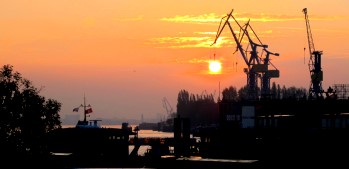 Hamburg hilft beim Sonnenaufgang