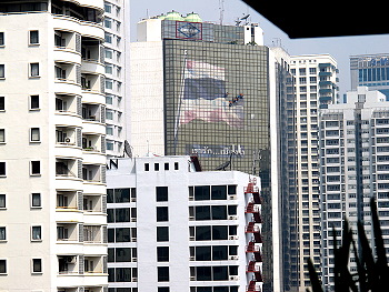 Bangkok, high-rise building, window cleaning