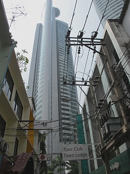 Soi 18 mit Millenniumturm, Bangkok