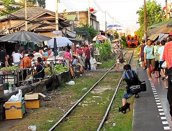 Wongwian Yai station