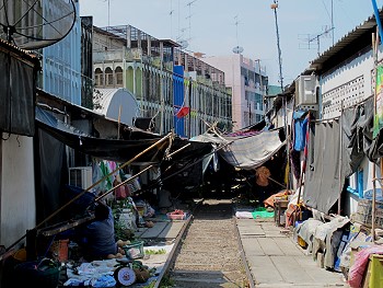 railway market: Einfahrt