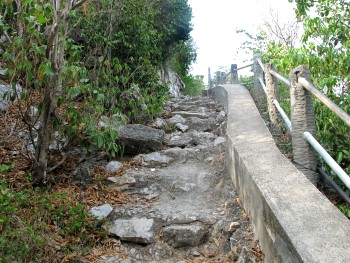 Sam Roi Yot,  the trail over the cape