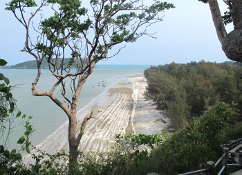 Sam Roi Yot, view from the cape to the beach