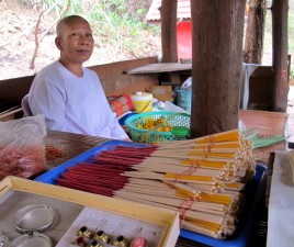 Tham Erawan cave, nun