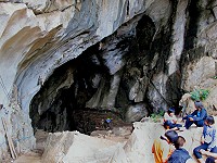 Tham Erawan Höhle, Höhleneingang