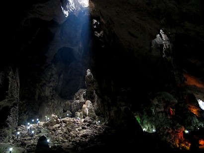 Tham Erawan Höhle, hoch und weit