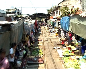 Mae Klong railway market