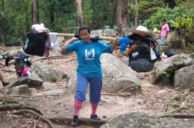 Phu Kradueng, Lastträgerin