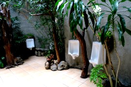 Urinal in einem Restaurant in Thailand